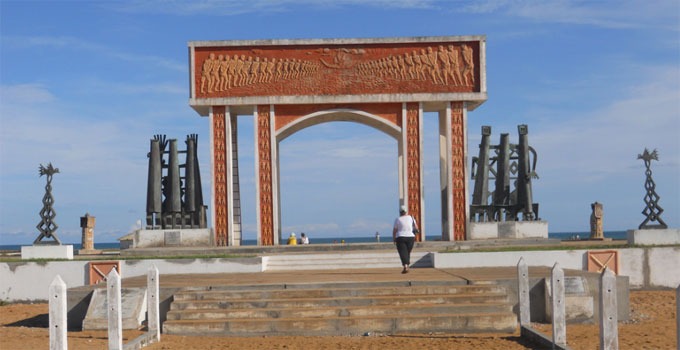 ouidah-porte-du-non-retour.jpg